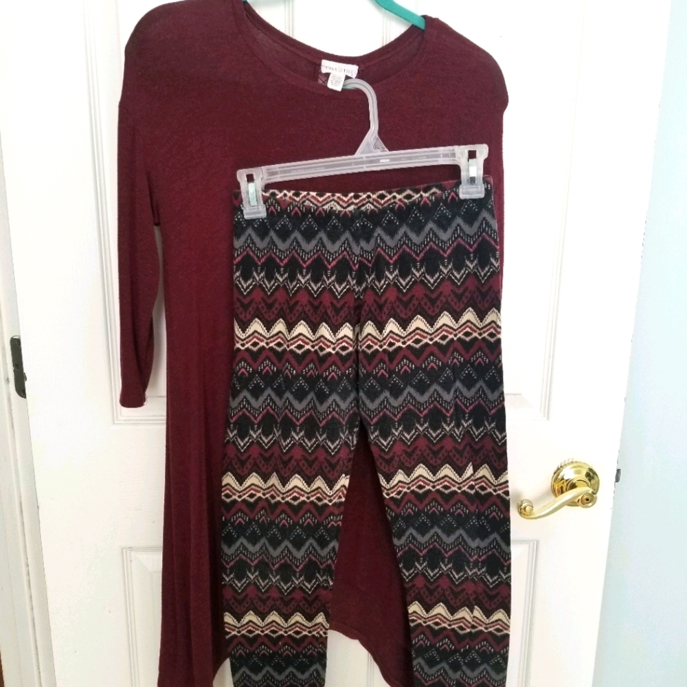 Maroon shirt with matching leggings